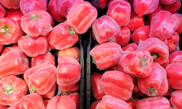 shrink-film-pepper-compostable-biopolymers Peppers wrapped in compostable shrink film made from INZEA's compostable and biodegradable biopolymers.